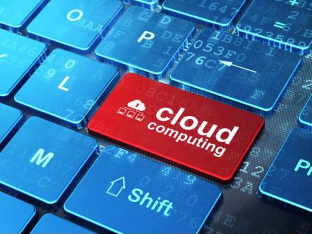 Keyboard with one key that has words cloud computing on it